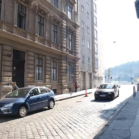 Apartment Charming Studio At The Danube